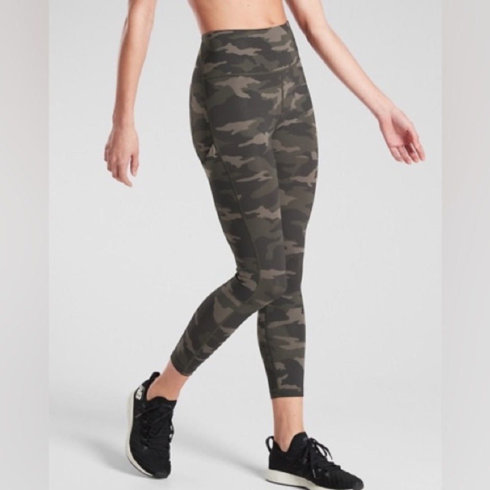 Athleta Ultimate‎ 7/8 Olive Camo crop capri tight leggings Sz-S. Y15